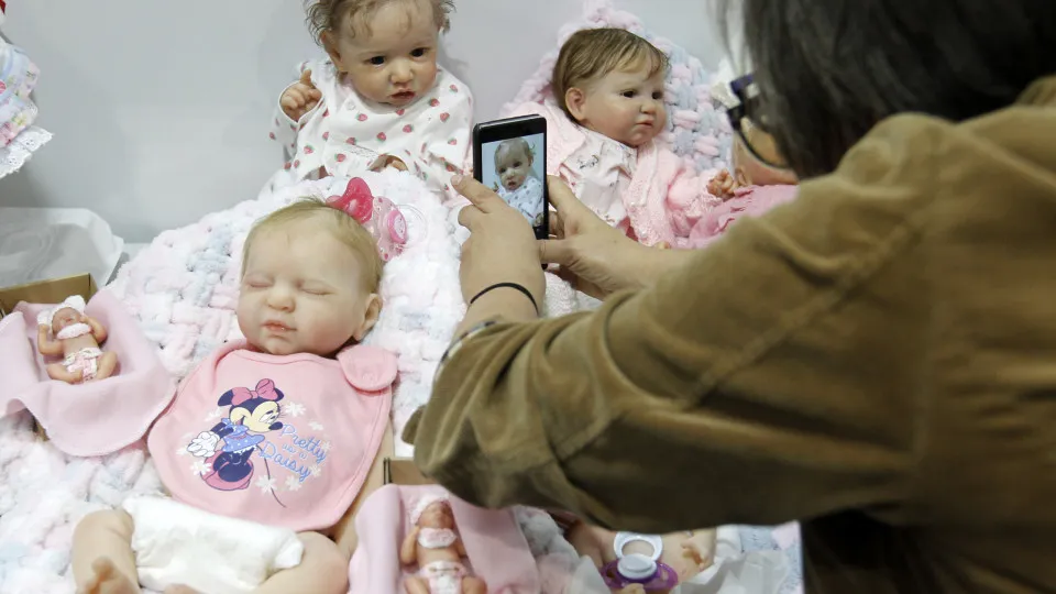 Jovem leva ‘bebê reborn’ para atendimento em UPA de cidade da Bahia