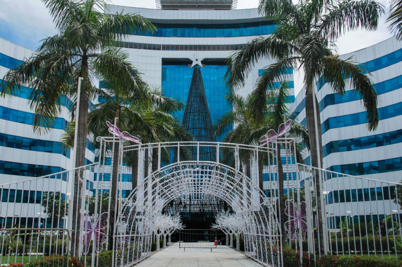 Palácio Rio Madeira se transforma em “Jardim Encantado” com acendimento das luzes do Natal de Luz nesta segunda (3)
