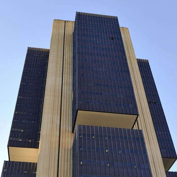 Nova lei garante mais direitos e transparência a usuários de serviços financeiros