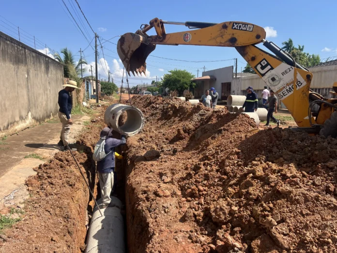 Intervenções de drenagem são realizadas na Avenida Guaporé