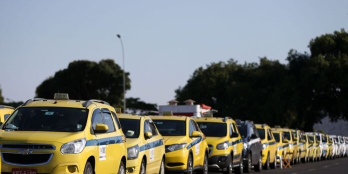 Governo autoriza contrato de R$ 30 bi para motoristas de aplicativos