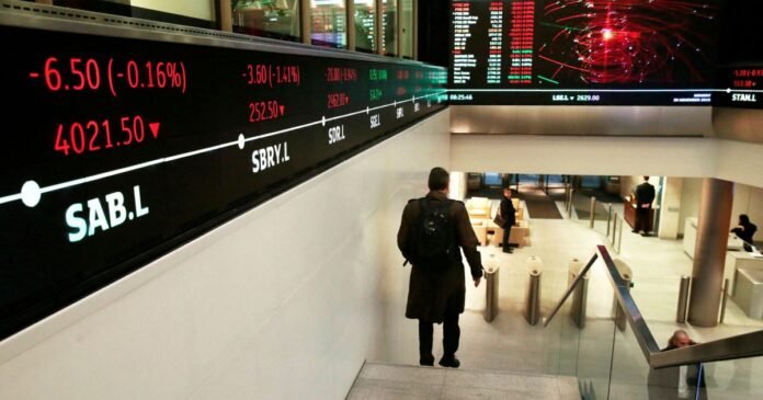 Bolsas da Europa caem pressionadas por techs e avanço do petróleo