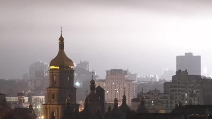 Rússia e Ucrânia intensificam ataques após novas negociações com os EUA