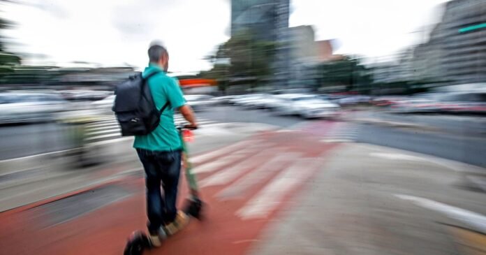 SP: Apesar de nova regra, nenhum condutor de patinete elétrico foi multado