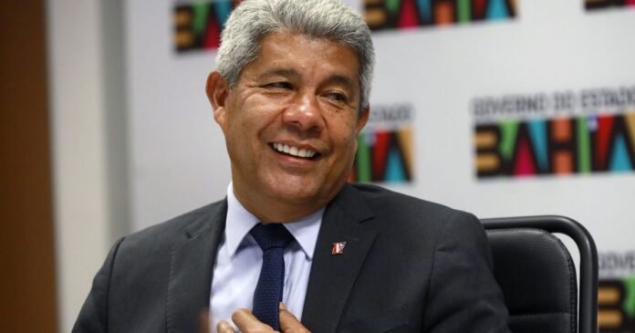 Jerônimo determina uso de viaturas para eleitores votarem em Salvador
