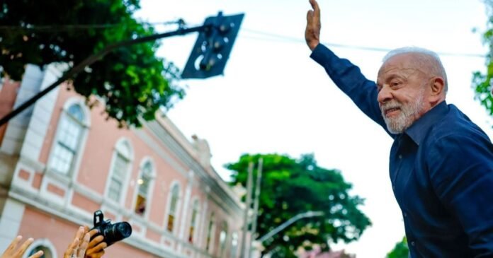Lula cancela gravações para preservar voz antes do último debate