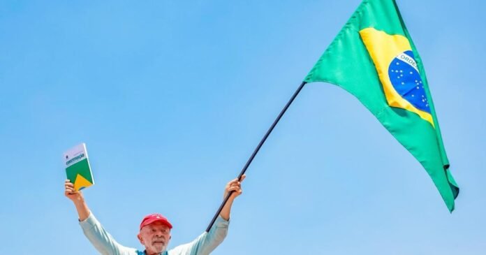 Lula vence Flávio por 4,4 milhões de votos; em 2022, diferença foi menor