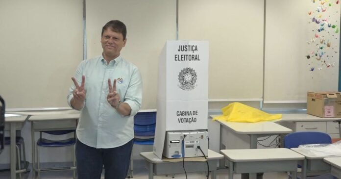 Tarcísio de Freitas, governador reeleito de SP, vota no 2º turno