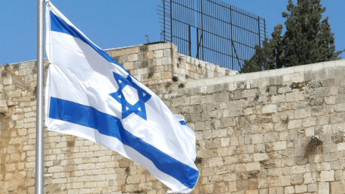 Pesquisas de boca de urna mostram oposição à frente em Israel