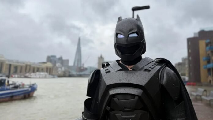 Batman de Londres: quem é o vigilante mascarado que distribui boas ações na capital britânica?