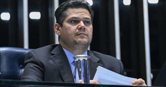 Davi Alcolumbre pede humildade a Lula e diz que é preciso “unir o país”