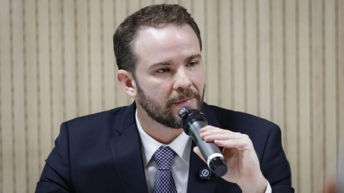 Durigan diz que Flávio propõe calote de R$ 3 tri na economia