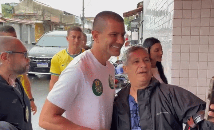 Eleições 2026: Douglas Ruas vota no RJ neste domingo (25)