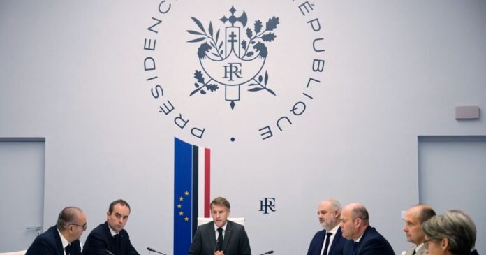 Governo francês anunciará medidas para amenizar protestos, diz Macron