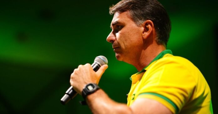 Departamento de Estado dos EUA diz à CNN que emitirá vistos para Flávio