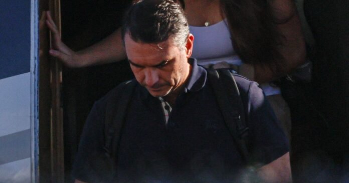 Flávio Bolsonaro entrou nos EUA com passaporte diplomático que PF cancelou