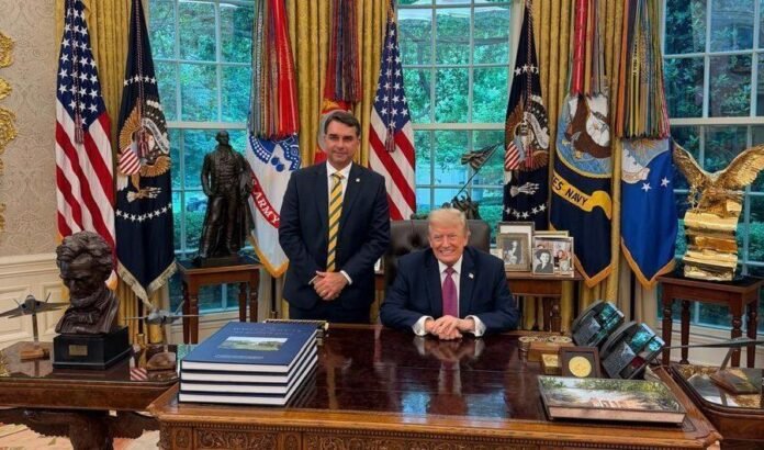 Trump autorizou entrada de Flávio Bolsonaro nos EUA, diz fonte