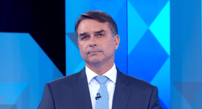 PT vê risco de “efeito Guaidó” com Flávio Bolsonaro nos EUA