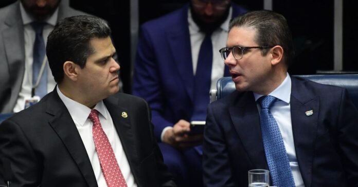Hugo Motta e Alcolumbre visitam TSE durante 2º turno das eleições