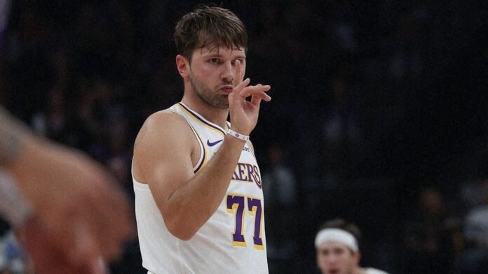 Luka Doncic marca 52 pontos e consegue duplo-duplo contra o Utah Jazz