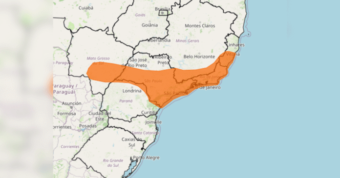 Inmet emite novo alerta de perigo para chuvas em SP, RJ e MG