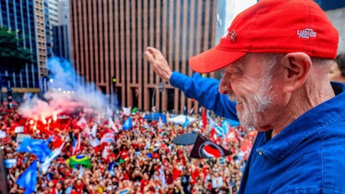 Lula diz que deve eventual vitória ao “exército” da democracia