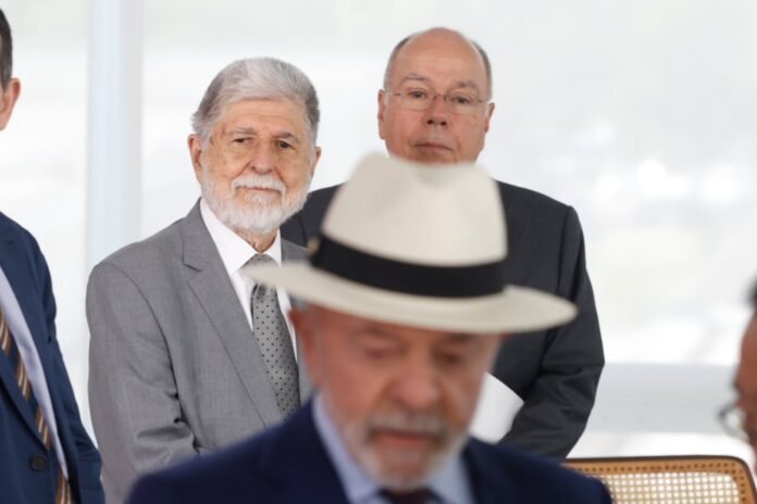 “Questão de bons modos”, diz Amorim sobre Trump reconhecer vitória de Lula