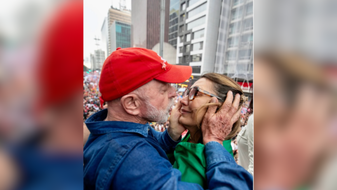 O povo brasileiro venceu, diz Janja após reeleição de Lula