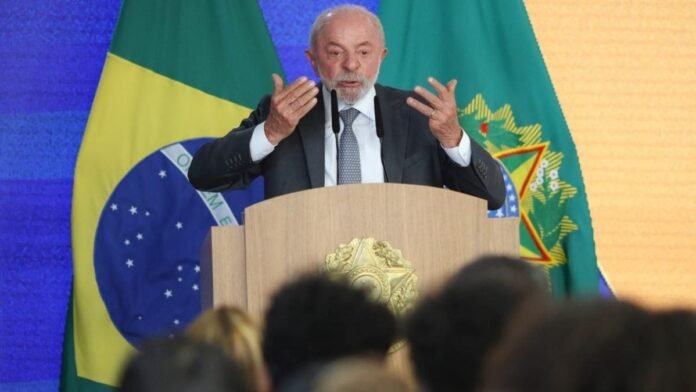 Lula prepara PEC para transporte gratuito com custo estimado em R$ 16 bi