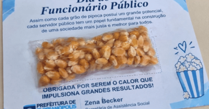 Secretaria de Florianópolis dá milho cru como lembrança no Dia do Servidor