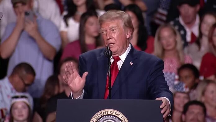 Trump diz que democratas vão “destruir” os EUA e cita violência na França