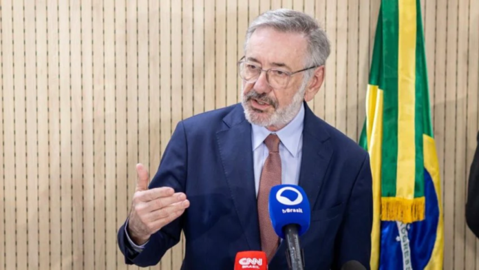 Ministro do Comércio diz que asilo a Flávio não afeta negócios com EUA