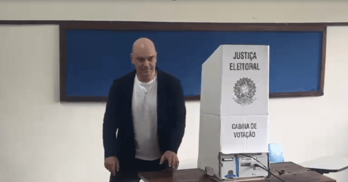 Ministro do STF, Alexandre de Moraes vota no 2º turno em São Paulo
