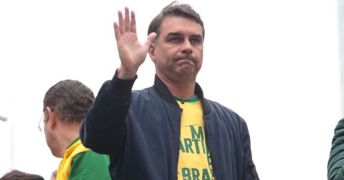 Análise: Flávio Bolsonaro trata quebra de sigilo como “factóide”