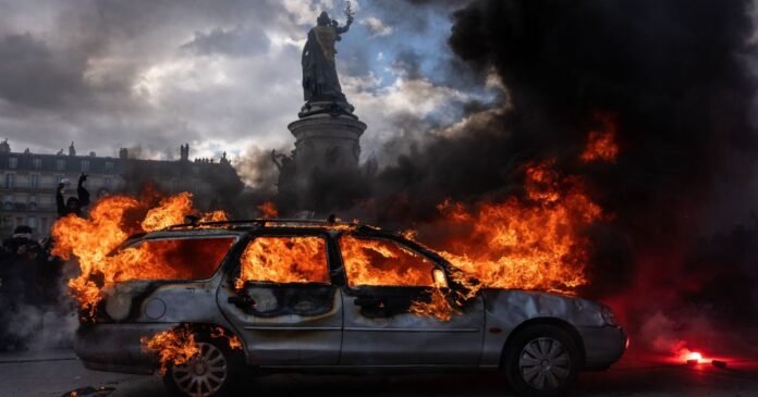 Após caos e mortes, França emite toque de recolher para partes de Paris