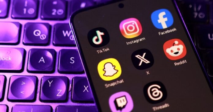 Polônia diz que redes sociais são aliadas silenciosas da Rússia