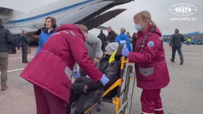 Aviões com moradores retirados de Oleshky pousam em Belarus