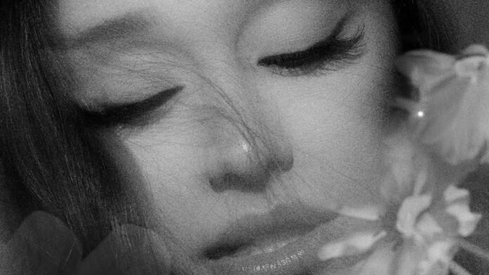 Ariana Grande muda visual e fãs ficam encantados com resultado; veja
