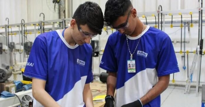 Senai oferece auxílio de até R$ 858 para cursos técnicos gratuitos