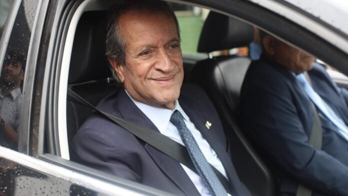 Valdemar diz que Jair Bolsonaro não sabia de fuga de Flávio