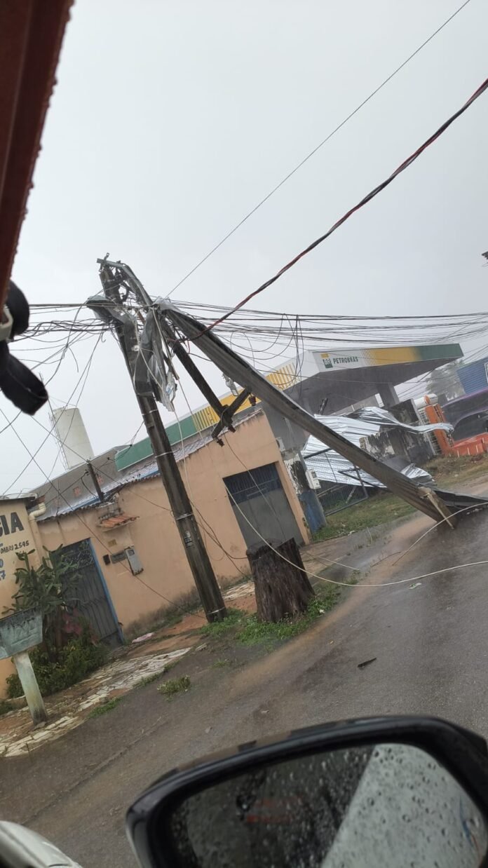 Temporal registrado nesta quarta-feira (7) provocou interrupção de energia no Ciop e deixou temporariamente indisponíveis os números 190 e 193 em Porto Velho. (Alô Rondônia)