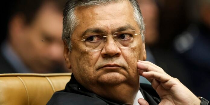 Dino manda PF apurar interferência externa no processo eleitoral