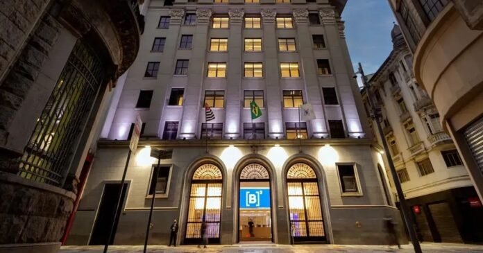 Alta mensal de R$ 515 bi da B3 é a 4ª maior desde 2020, diz levantamento