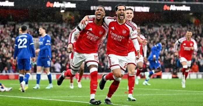 Arsenal vence com gol brasileiro e encosta no City na liderança do Inglês