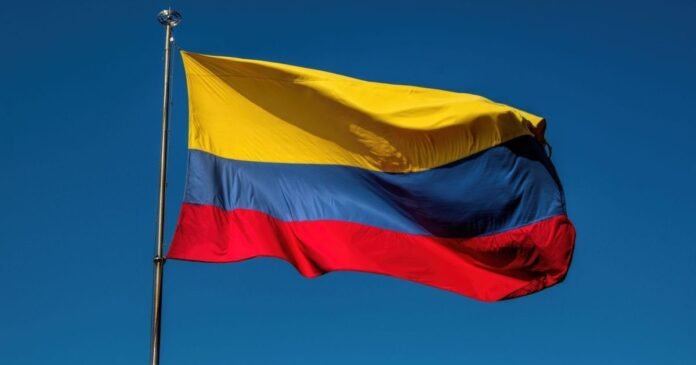 Colômbia aprova orçamento de 2027 com mais recursos para pagar dívida