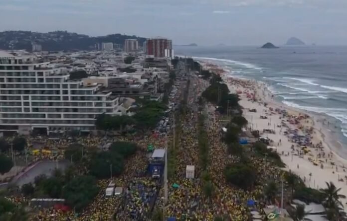 Ao menos 19 cidades do Brasil tiveram atos pró-Flávio no sábado