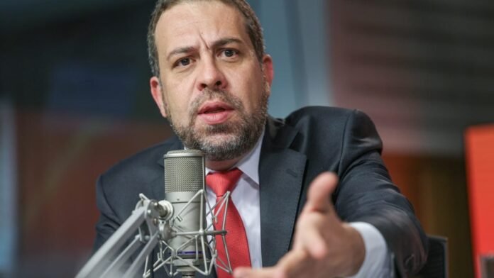 Brasil “não será colônia de ninguém”, diz Boulos sobre fala de Trump