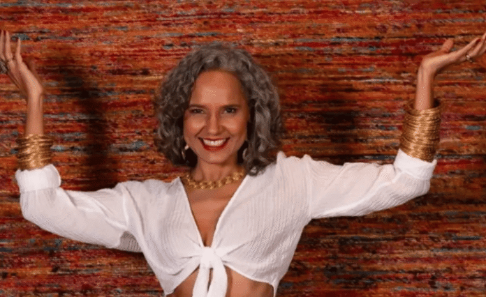Ex-vocalista da banda Cheiro de Amor segue internada sem previsão de alta