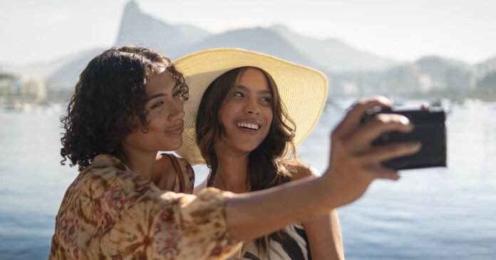Viajar no feriado: como escolher o melhor cartão internacional