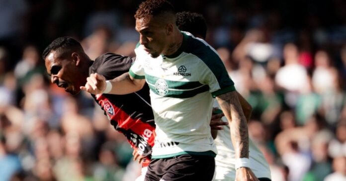 Coritiba encerra jejum, bate Vitória e abre distância do Z4 do Brasileirão